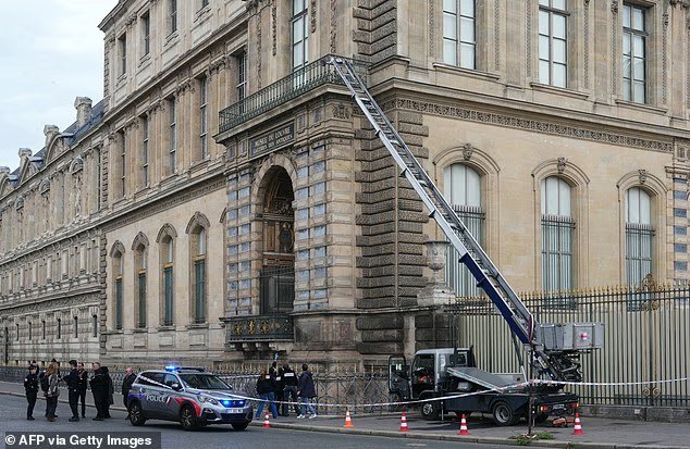 103131861-0-French_police_officers_stand_next_to_a_furniture_elevator_used_b-a-1_1761488670568.jpg