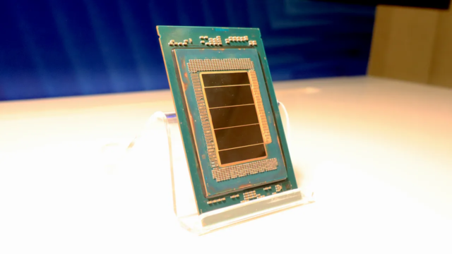 1761178872_intel-tech-tour-2025-panther-lake-chipset-image-1.png
