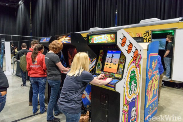20160324_GeekWire_Bash_65-1240x828.jpg