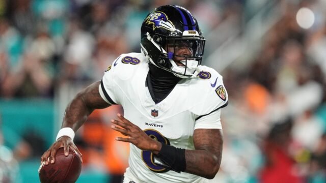 Baltimore-Ravens-quarterback-Lamar-Jackson.jpg