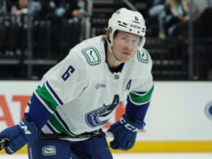 Brock Boeser, do Canucks, lesionado por disco contra Blues