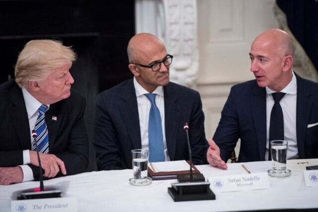 Donald-Trump-Jeff-Bezos-in-2017-1024x683.jpg