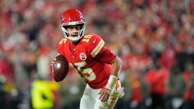 Mahomes-2.jpg