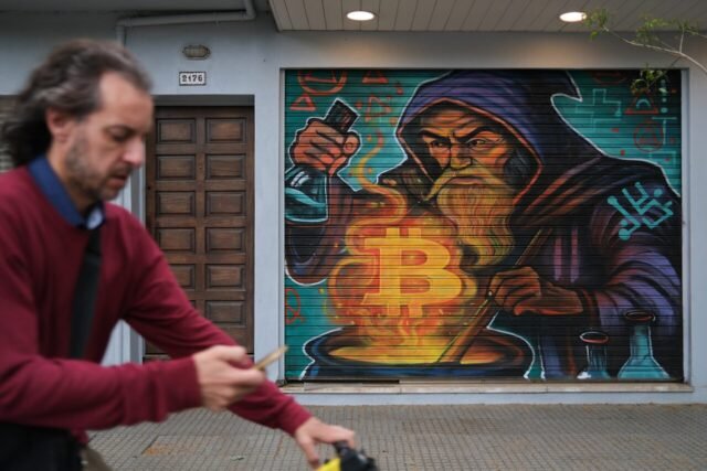 bitcoin_cryptocurrency_price-1280x853.jpg