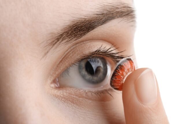 color-contact-lens-1280x853.jpg