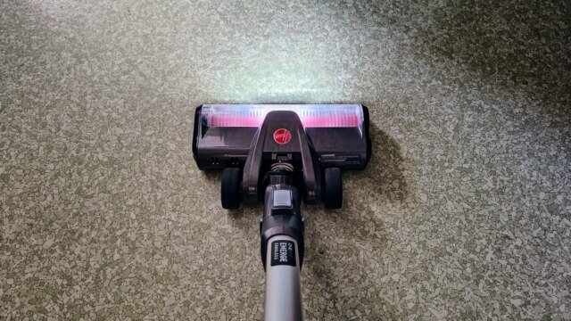 hoover-onepwr-emerge-cordless-stick-vacuum-lifestyle-01.jpg