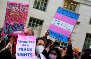 Três prisões enquanto ativistas dos direitos trans entram em confronto com grupos de direitos das mulheres, marcando 199 dias desde a decisão da Suprema Corte sobre transgêneros