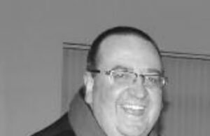 Padre católico, 57 anos, que fingiu ser um skinhead de 16 anos para postar em salas de bate-papo neonazistas onde ameaçava bombardear mesquitas como parte de um “fetiche sexual” é poupado da prisão