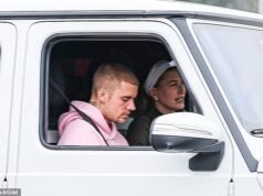 Justin Bieber parece abatido enquanto sai para Palm Springs com sua esposa Hailey depois de ignorar publicamente o aniversário dela