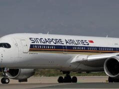 Os lucros da Singapore Airways caíram 82% no segundo trimestre, bem abaixo das previsões sobre o arrasto da Air India
