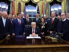 Mercados europeus sobem com o fim da paralisação do governo dos EUA; Burberry salta 7%