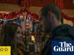 Crítica de Jingle Bell Heist – a comédia da Netflix está ligeiramente acima do preenchimento festivo padrão