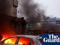 Ataque russo em Kiev corta energia em metade da cidade e deixa dois mortos