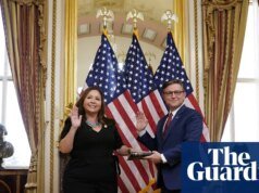 Adelita Grijalva, do Arizona, empossada após sete semanas de movimento que desencadeou a votação de Epstein