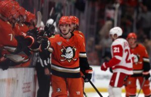 Liderados por Troy Terry, Geese interrompem sequência de vitórias dos Purple Wings