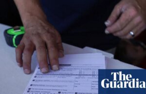 Juiz dos EUA bloqueia ordem de Trump que exige prova de cidadania para votar