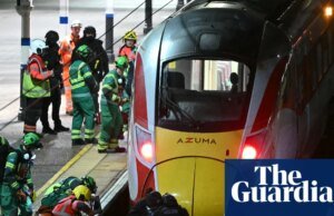 Dois presos após várias pessoas esfaqueadas em trem em Cambridgeshire