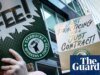 ‘Custe o que custar’: trabalhadores da Starbucks lançam greve nos EUA e pedem boicote