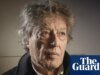 Tom Stoppard, dramaturgo de inteligência deslumbrante e erudição lúdica, morre aos 88 anos