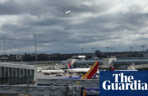Voos atrasados nos EUA em meio à escassez de controladores de tráfego aéreo à medida que a paralisação se arrasta