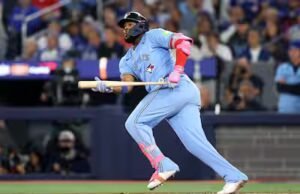 À sua frente, há um cenário de festa para os Blue Jays na última partida… mais novidades: Vladimir Guerrero filho!