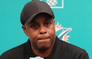 Dolphins e GM Chris Grier concordam em se separar