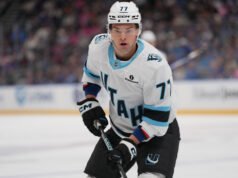 Mammoth usa o terceiro período de quatro gols para vencer o Sabres