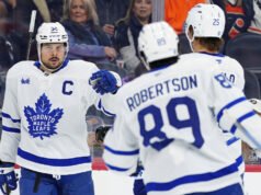 Matthews e Tavares lideram Maple Leafs contra Flyers