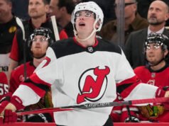 Simon Nemec marca o terceiro gol do jogo no OT como Devils lidera Blackhawks