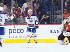 Roslovic marca no OT, Oilers derrota Flyers