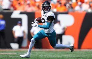 Jaguars colocam WR/CB Travis Hunter no IR com lesão no joelho