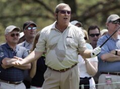 Fuzzy Zoeller, duas vezes campeão de golfe, morre aos 74 anos