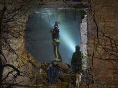 Ataques russos matam 3 pessoas em Kyiv enquanto delegação ucraniana viaja para os EUA