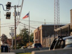 Juiz que ordenou a libertação de 600 imigrantes ilegais de Chicago, considerados ativistas que colocam vidas em risco