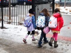 A política das Escolas Públicas de Chicago permite ausências ilimitadas para crianças estrangeiras ilegais em meio às operações do ICE