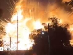 Assistir: Momento em que uma enorme bola de fogo destrói a instalação de resíduos de Sydney