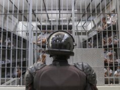 O tratamento dispensado aos venezuelanos na prisão salvadorenha ascendeu a "tortura," relatório diz