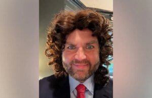 O vice-presidente JD Vance se veste como seu próprio meme viral para o Halloween, postagem nas redes sociais chega a 15 milhões de visualizações