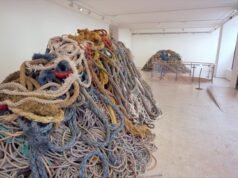 Pilhas de cordas velhas de David Shrigley à venda por £ 1 milhão