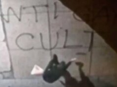 Suspeito portador da bandeira do Orgulho acusado de rabiscar ‘declarações anticristãs’ em três igrejas de Nova York