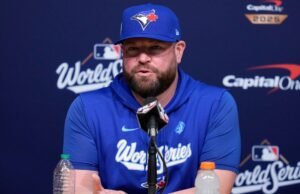 Assista ao vivo: o técnico do Blue Jays, John Schneider, fala antes do jogo 7 da World Sequence