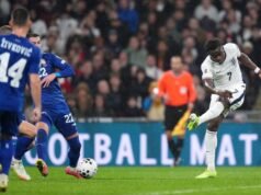 Saka e Eze marcam na vitória da Inglaterra sobre a Sérvia após intervenção de Tuchel