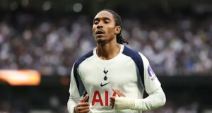 Djed Spence fala sobre se tornar o primeiro jogador de futebol muçulmano da Inglaterra