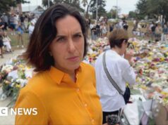 Montanha de flores em Bondi enquanto Sydney lamenta vítimas de ataque