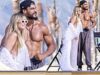 Heidi Klum, 52, mostra seu decote em um vestido prateado transparente enquanto se aconchega em um pedaço sem camisa enquanto filma Próxima Top Model da Alemanha em Venice Beach