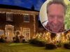 Richard E Grant mostra sua deslumbrante casa em Londres e suas luxuosas decorações de Natal depois de revelar a venda ‘dolorosa’ de sua casa francesa após a morte de sua esposa