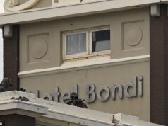 Atiradores da polícia vistos olhando para a vigília desta noite em Bondi