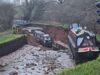 Grande incidente declarado em Shropshire quando um enorme buraco engole o canal