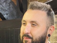 Pai morre momentos depois de participar de homenagem ‘incrível’ a um estudante de 14 anos que morreu com doença do neurônio motor