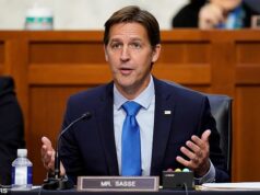 O ex-senador republicano Ben Sasse, 53, revela que tem câncer terminal em mensagem comovente